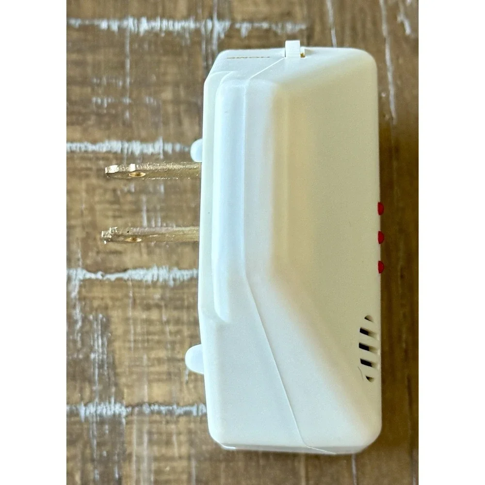 The Clapper Clap On! Clap Off! The Clapper! Control Wall Outlet Adapter